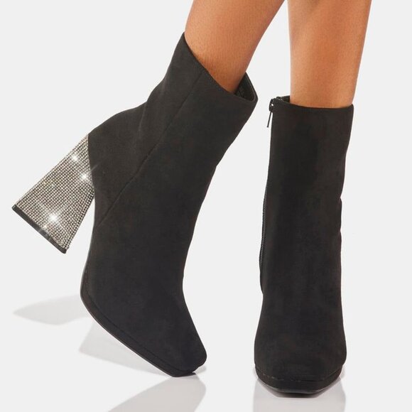 The HOT SPOT DIAMOND  Heeled Boots ( BRAND NEW !!!! ) - Picture 1 of 6